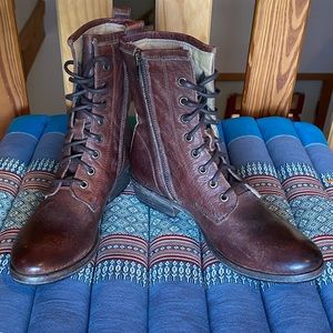 Frye Carson Lug Lace Up Combat Boots size 7